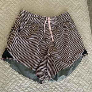 Lululemon Reversible Shorts Size 6